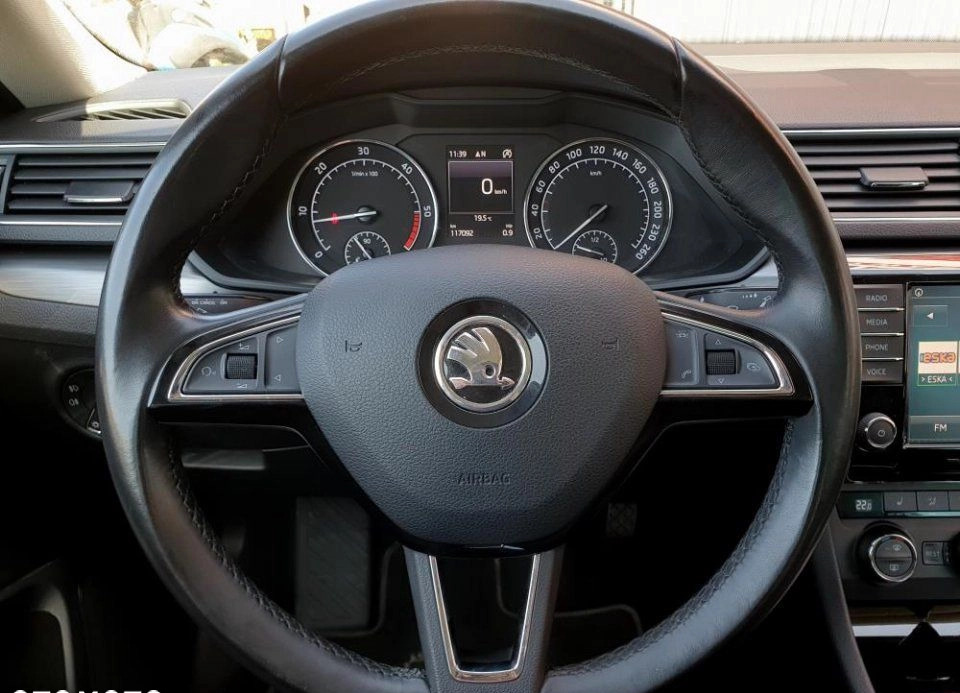 Skoda Superb cena 79900 przebieg: 117092, rok produkcji 2017 z Dobra małe 436